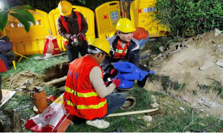 C:UsersAdministratorDocuments0-12-31魏默然12.31政务新闻电子信息发布申请.已修改0-12-31魏默然12.31政务新闻电子信息发布申请\u5f7b夜鏖战 坚守一线——水务工程公司完成福州站内东浦路段给水管道迁改工程\u5f7b夜鏖战 坚守一线——水务工程公司完成福州站内东浦路段给水管道迁改工程384.png