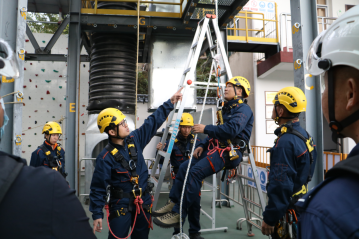 高处作业危机四伏 培训实操精准化解——海环公司举办高处作业应急救援系列培训454.png