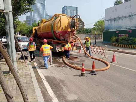 执锹为笔 挥汗为墨 续写水务人的光明故事——高新区水务公司完成轮船港上游6条道路管网清疏152.png