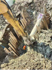 工程公司技术加持 解决施工现场“排水难”——地铁5号线一期工程高仕路站给水管线迁改工程完工2.png