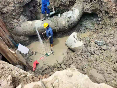 工程公司技术加持 解决施工现场“排水难”——地铁5号线一期工程高仕路站给水管线迁改工程完工427.png