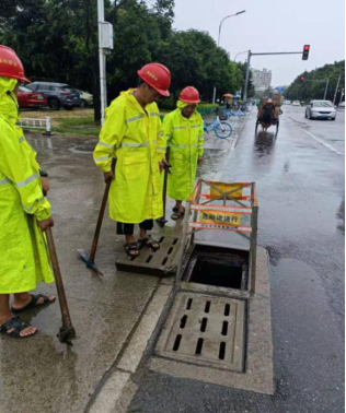 排水公司：以雨为令 奋勇逆行 筑牢风雨中的安全屏障527.png