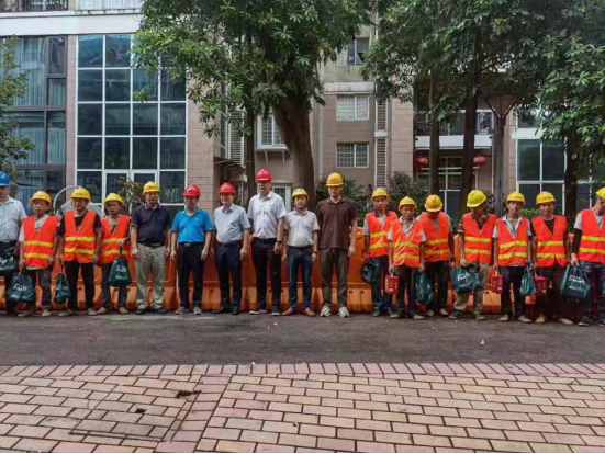 夏日战高温 慰问送清凉——市国投集团领导带队赴工程一线慰问0.png