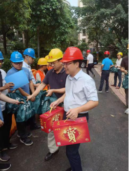 夏日战高温 慰问送清凉——市国投集团领导带队赴工程一线慰问2.png