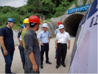 战高温 送清凉 保进度——市水利局领导高温慰问“一闸三线”工程一线职工315.png