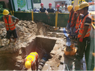 送清凉 鼓干劲 向高温下的坚守者致敬——福州水务开展高温慰问活动89.png