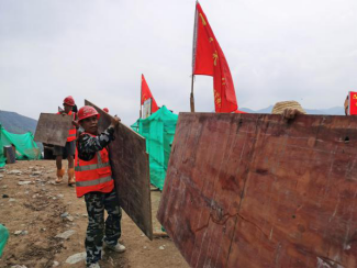 送清凉 鼓干劲 向高温下的坚守者致敬——福州水务开展高温慰问活动92.png