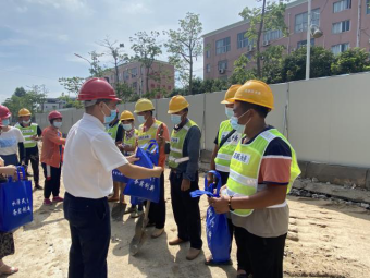 送清凉 鼓干劲 向高温下的坚守者致敬——福州水务开展高温慰问活动483.png