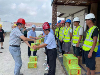 送清凉 鼓干劲 向高温下的坚守者致敬——福州水务开展高温慰问活动484.png