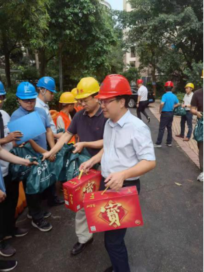 送清凉 鼓干劲 向高温下的坚守者致敬——福州水务开展高温慰问活动620.png