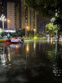 突降暴雨，闽侯水务坚守一线除积涝295.png