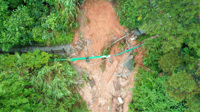 无惧风雨勇当先 不畏艰险担使命——福州水司高效开展柯坪水厂原水管抢险工作0.png