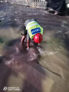 逆流而上，争分夺秒排积水——高新区水务9.22晚高峰排涝纪实346.png