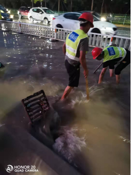 逆流而上，争分夺秒排积水——高新区水务9.22晚高峰排涝纪实349.png