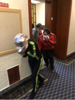 落实消防责任 防范安全风险——温泉公司开展消防逃生演练274.png