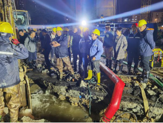 争分夺秒全力抢修 昼夜奋战保障供水——福州水司完成陆庄高架桥下地铁工地DN1200管道抢修580.png