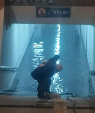 排水公司高效处置六一路永昇城地下人行通道积水问题0.png