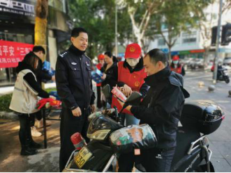 尊崇宪法 学习宪法 与“法”同行——福州水司开展多种形式普法宣传活动390.png