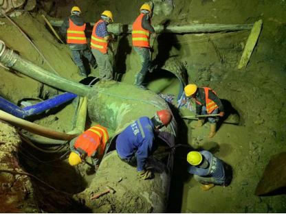管线“搬家”让道地铁  全面助力城市轨道交通建设——地铁4号线西二环站管线迁改提前完工722.png