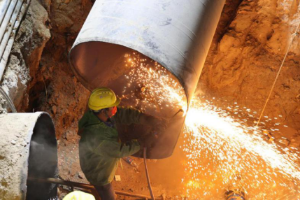 管线“搬家”让道地铁  全面助力城市轨道交通建设——地铁4号线西二环站管线迁改提前完工1083.png