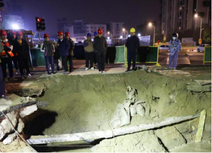 管线“搬家”让道地铁  全面助力城市轨道交通建设——地铁4号线西二环站管线迁改提前完工1300.png