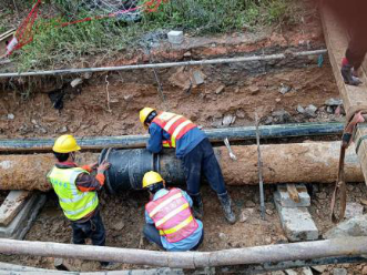 福州水司顺利完成仓山区三环辅路附近工地爆管抢修233.png