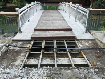 齐心协力攻难关 提速增效促通航 ——东西河喜鹊桥桥体提升顺利完成238.png