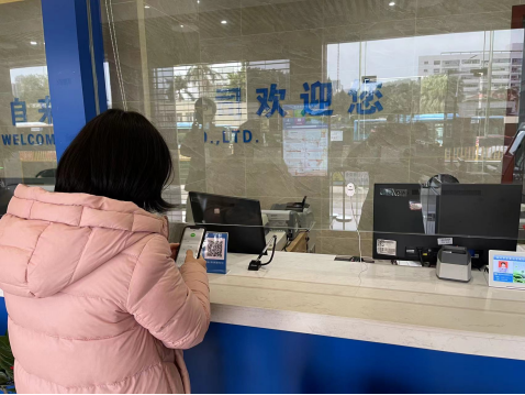 推进优化营商建设  用水报装再“提速”——福州水司营业厅窗口新增工程款扫码支付功能0.png