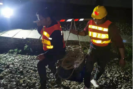 福州水司：争分夺秒星夜抢修 温暖守护平安归途642.png