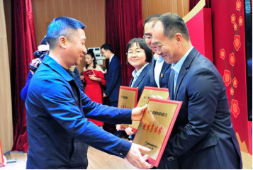 笃行不怠终有成 踔厉奋发启新篇——海环公司召开2021年度工作总结大会1109.png