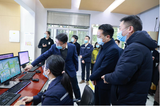 寒冬春意浓 慰问暖人心——省市总工会领导慰问福州水司一线职工133.png