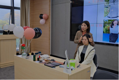 提升女性魅力 展示巾帼风采——海环集团工会举办女性职业美妆课堂80.png