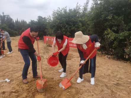 滨海水务参加“走进生态新城 践行绿色承诺”义务植树志愿活动228.png