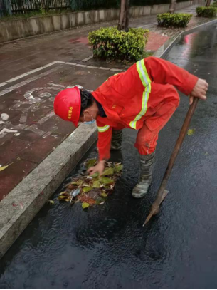 排水公司：暴雨难阻防疫路 排水抢险勇担当703.png