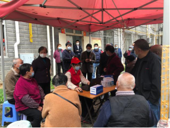 排水公司：学雷锋见行动 展志愿树风采550.png