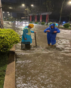 闻“汛”而动 精准出击——高新区水务夜间应急抢险纪实315.png