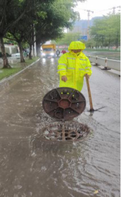 榕城汛警频 白昼激流退——高新区水务顺利完成4.27早高峰排涝213.png