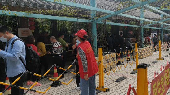 温泉公司：抗疫在行动 闪耀“志愿红”266.png