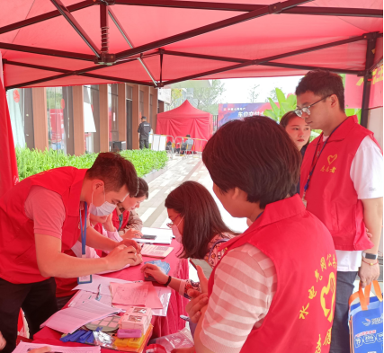 “一窗通办”首次进社区 跑出优化营商“新速度”229.png