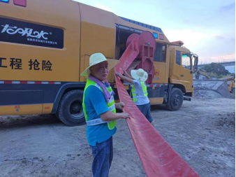 夜以继日援助抢险 保障安全守护人民——排水公司消除滨海快线枕峰山隧道涌水险情0.png