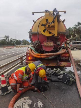 高新区“管道管家”再次上线——高新区水务完成2条道路清疏299.png