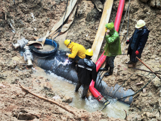 福州水司：严寒坚守 连夜抢修解民忧194.png