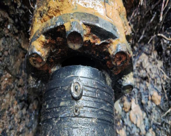 坚守岗位 使命必达——春节期间排水公司完成西湖公园泵井冒溢处置任务180.png