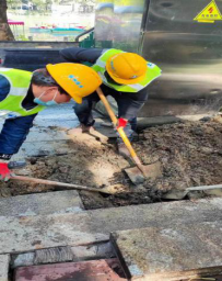 坚守岗位 使命必达——春节期间排水公司完成西湖公园泵井冒溢处置任务298.png