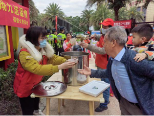 拗九敬老扬孝道 福粥飘香暖榕城——福州水务集团开展“我们的节日”拗九节志愿服务活动1441.png