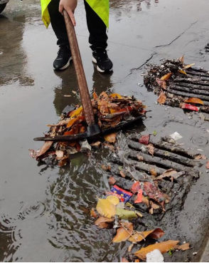 暴雨来袭，排水铁军在风雨中当好福州市民的守护者427.png