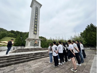 猪蹄峰下忆先烈 重温党史践初心——平潭引水公司开展主题党日活动277.png