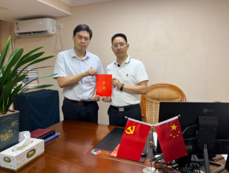 “七一”传党情 温暖党员心 ——福州水务集团党委开展“七一”走访慰问活动182.png