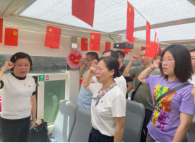 巍巍巨轮承载红色之声 实干笃行牢记初心使命——供应链公司开展红船党日活动506.png