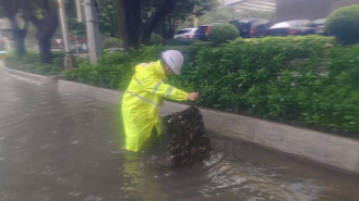 筑牢城市安全线 守护幸福千万家——排水公司俞峰家庭荣获2023年福建省“最美职工家庭”称号584.png